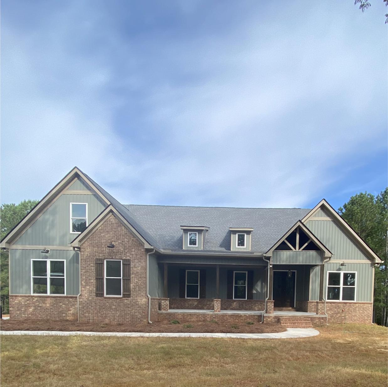 Custom home exterior built by J&J Custom Homes in Central Georgia